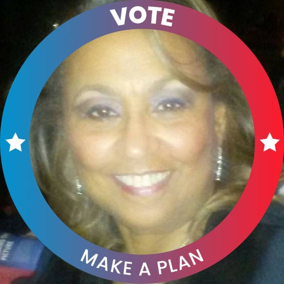 Profile Picture of Michele Roberts (@mdlewisbell) on Poshmark