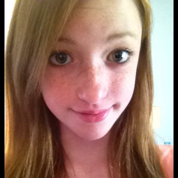 Profile Picture of Hannah Shrader (@hashrader) on Poshmark