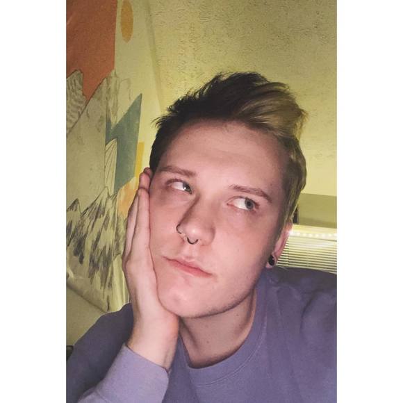 Profile Picture of Dylan Arends (@dylanarends) on Poshmark