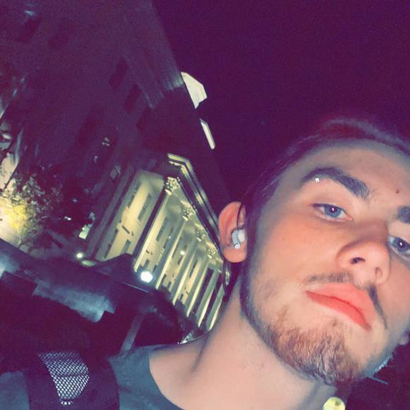 Profile Picture of Daniel Hall (@21daniehall) on Poshmark