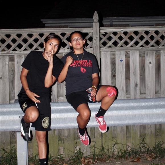 Caroline Ganchozo - Poshmark Profile Picture of Caroline Ganchozo (@carolinejanisse) on Poshmark