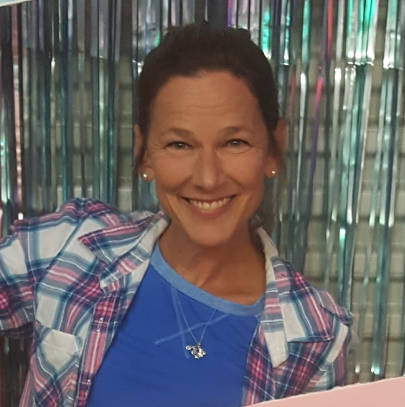 Profile Picture of Lisa Teeters (@txlady377) on Poshmark