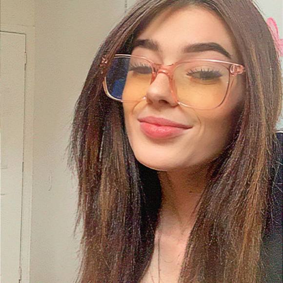 Profile Picture of Olivia Mcgrath (@o_mcgrath) on Poshmark