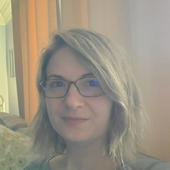 Profile Picture of Amy Vergis (@amylud266) on Poshmark