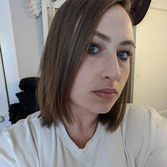 Profile Picture of Hannah Cyrek (@hcyrek) on Poshmark