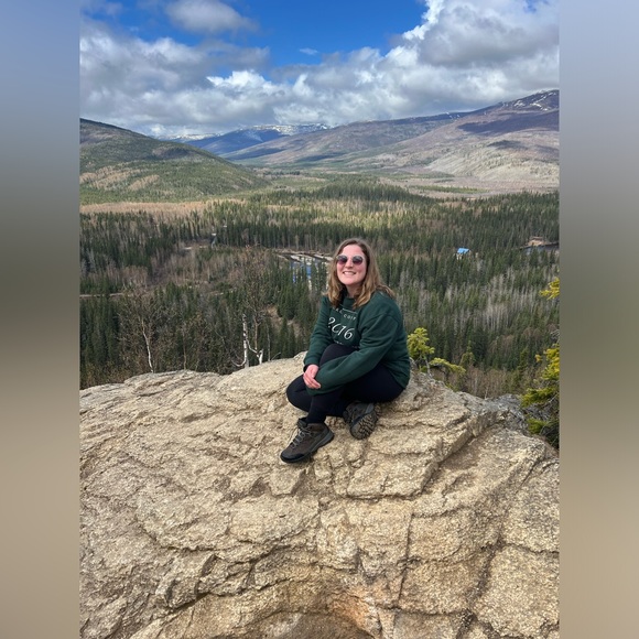 Profile Picture of Taylor Brylewski (@taylorbrylewski) on Poshmark