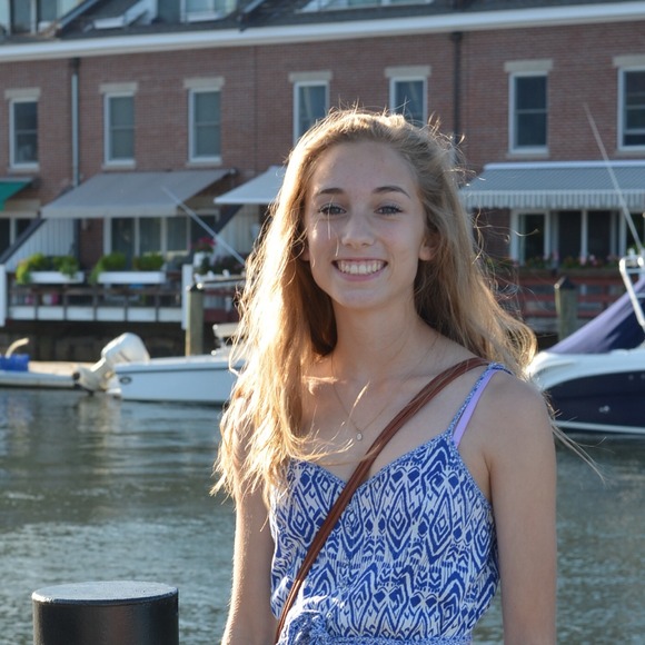 Profile Picture of Emma Bzik (@emmabzik) on Poshmark