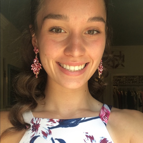 Profile Picture of Courtney Glotzbach (@crglotzbach02) on Poshmark