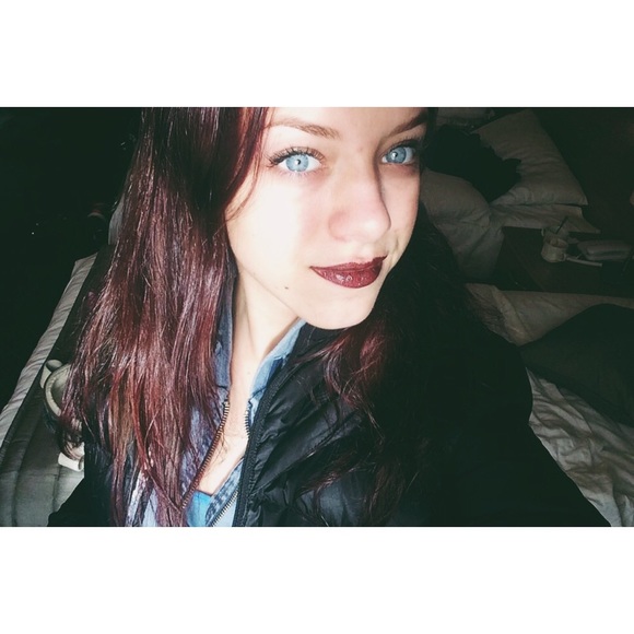 Profile Picture of Olivia Ghalioungui (@oliviagha) on Poshmark