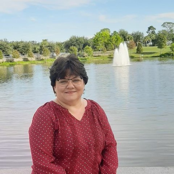 Profile Picture of Michele Hebert (@michele_hebert) on Poshmark