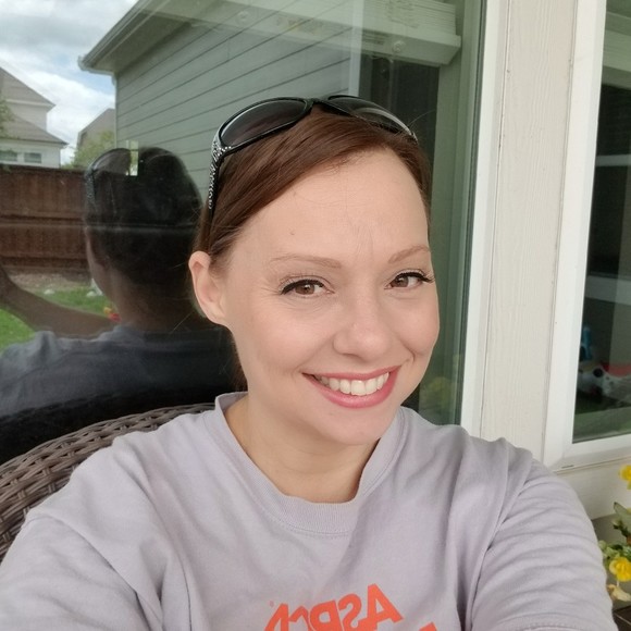 Profile Picture of Rebecca Hansen (@rebeccahanse986) on Poshmark