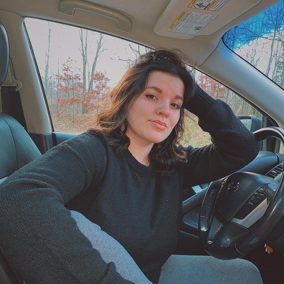 Profile Picture of Brytnee Barbush (@brytneebarbush) on Poshmark