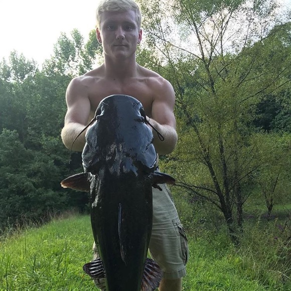 Profile Picture of Josh Burton (@burtonbait) on Poshmark