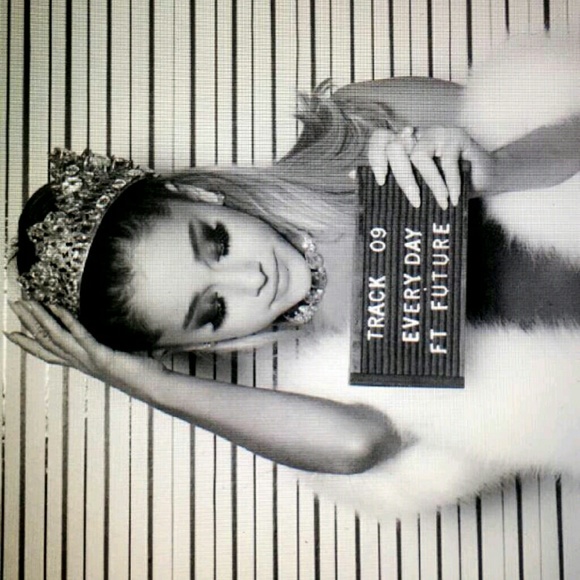 Profile Picture of Leici Gobeli (@ariislife) on Poshmark