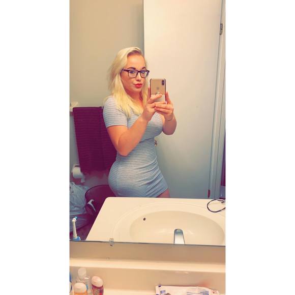 Kimberly Spinola - Poshmark Profile Picture of Kimberly Spinola (@spinolakimberly) on Poshmark