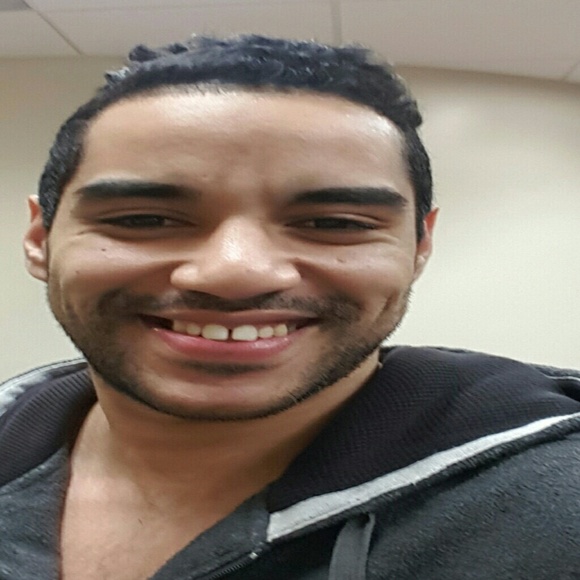 Profile Picture of Housni Azelmad (@housniazel) on Poshmark