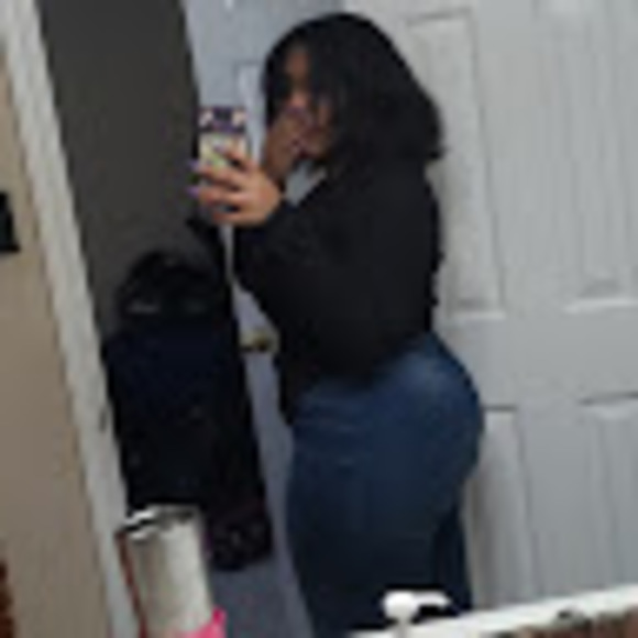 Profile Picture of Serenity Williams (@iitsserenity) on Poshmark