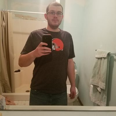 Profile Picture of Derek Shue (@dshue17) on Twitter