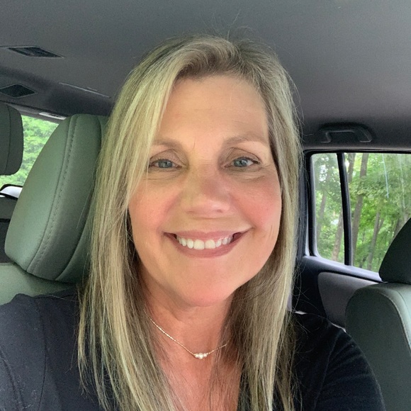 Profile Picture of Lori Shirley (@surelyukid) on Poshmark
