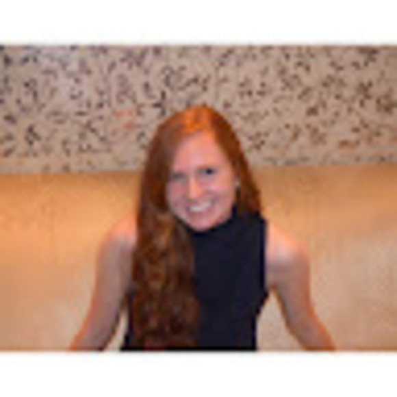 Profile Picture of Sarah Arata (@aratasarah) on Poshmark