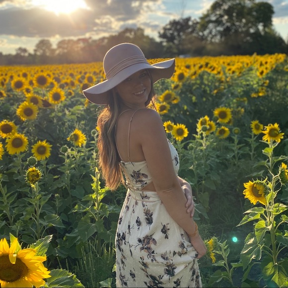 Profile Picture of Tiffany Fradette (@utsch_23) on Poshmark