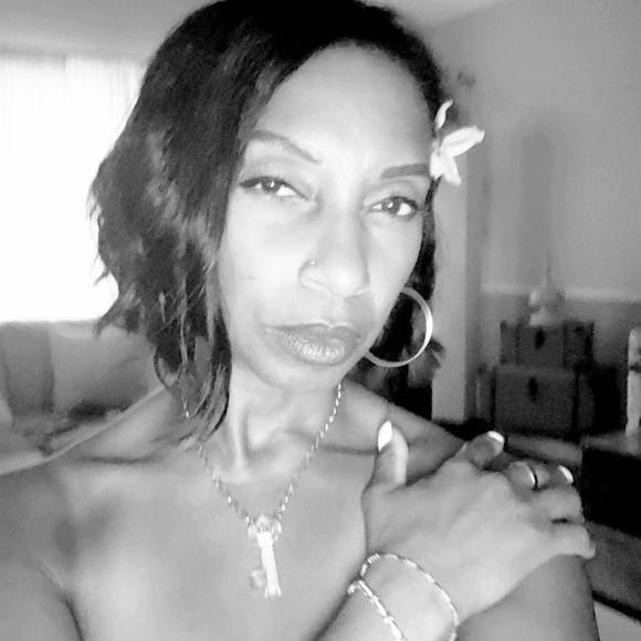 Profile Picture of Tonya Culliton (@xamayca2000) on Poshmark