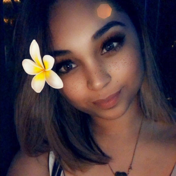 Profile Picture of Bianca Rubio (@rubio_bianca) on Poshmark