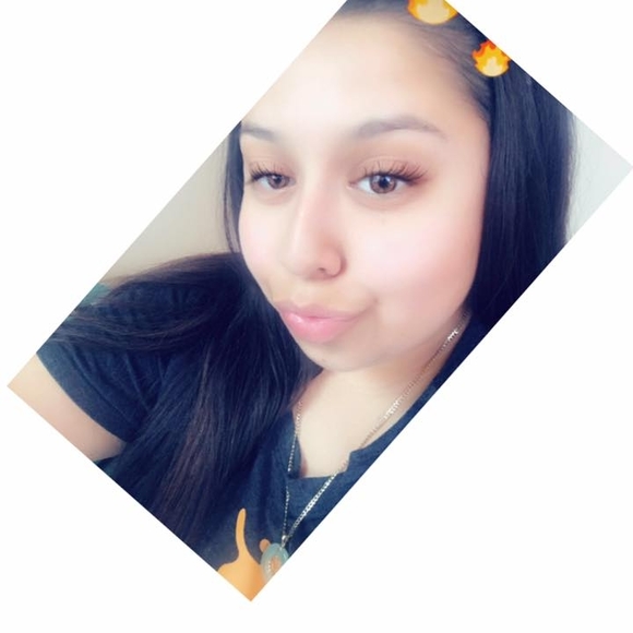 Profile Picture of Ana Elshamma gomez (@acuellargomez) on Poshmark