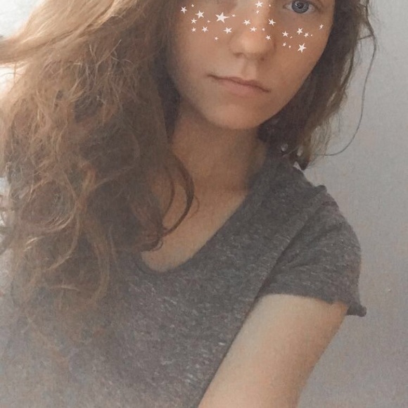 Profile Picture of Alex Volk (@alvx22) on Poshmark