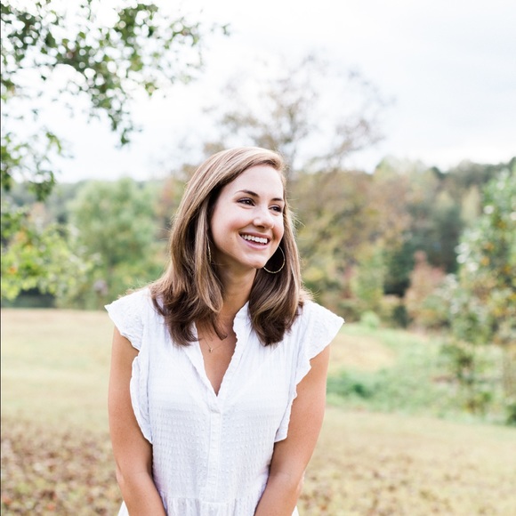 Profile Picture of Emily Decker (@emilyzizzi) on Poshmark