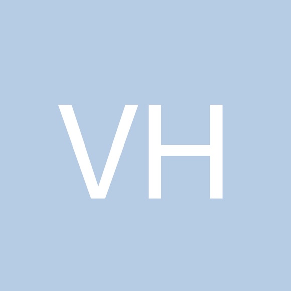 Profile Picture of Velia Howarth (@winbay) on Poshmark