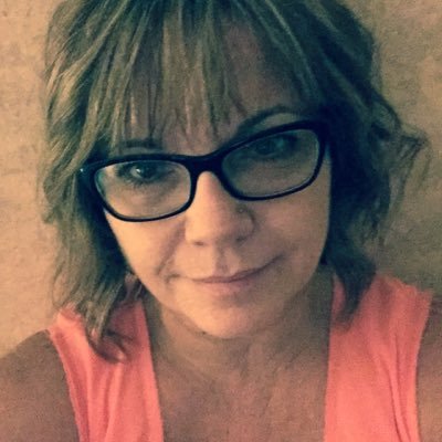 Profile Picture of Vicki Krause (@VickiK65) on Twitter