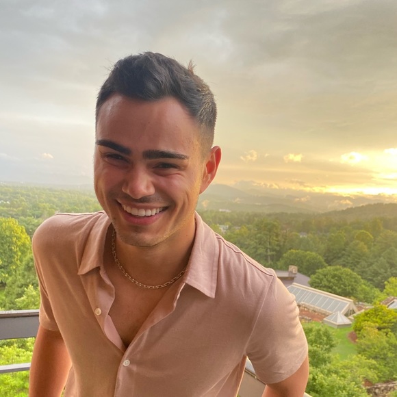 Profile Picture of Matthew Manibusan (@manibusanmatt) on Poshmark
