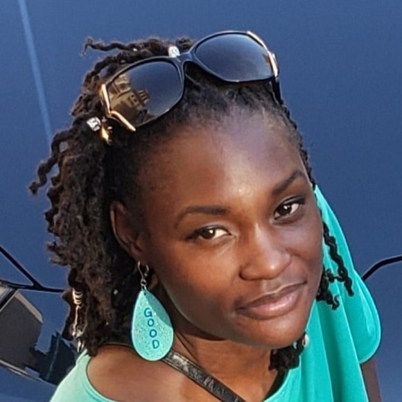 Profile Picture of Danielle Roberts (@ladysosa7) on Poshmark