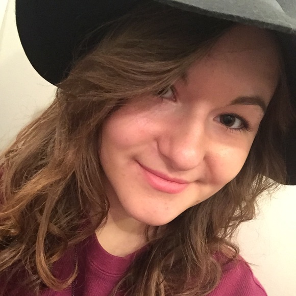 Profile Picture of Emily Unruh (@emazingem) on Poshmark