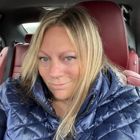 Profile Picture of Jennifer Voelker (@jecarich) on Poshmark