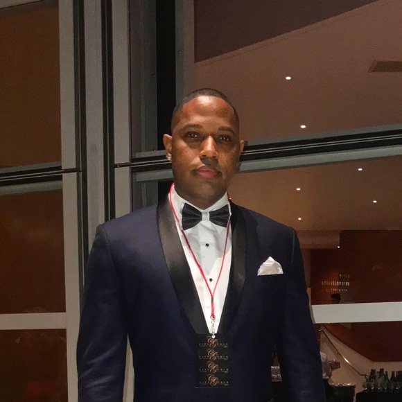 Profile Picture of Ramone M (@designerlasales) on Poshmark