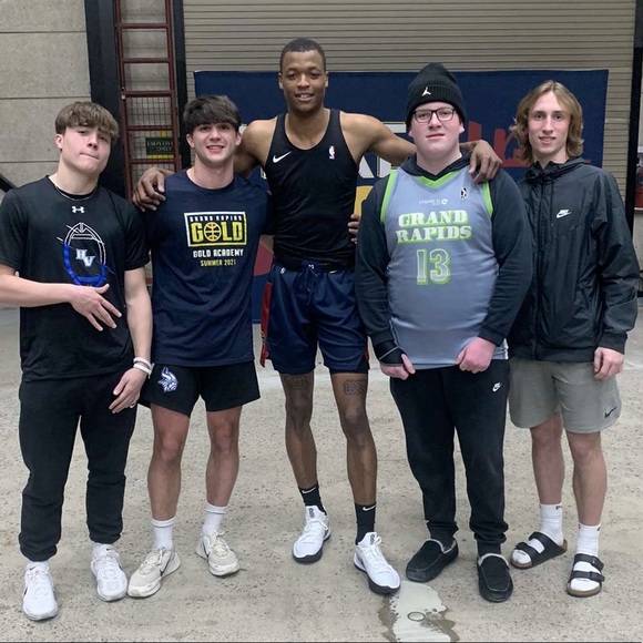 Zander Hitzler - Poshmark Profile Picture of Zander Hitzler (@zhitzler20) on Poshmark