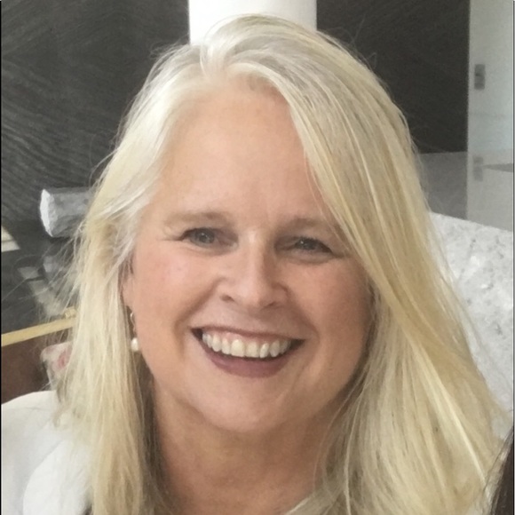 Profile Picture of Elizabeth Brustad (@ebrustad) on Poshmark