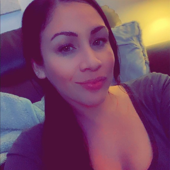 Profile Picture of Jennifer Danielle (@jdanielle111) on Poshmark