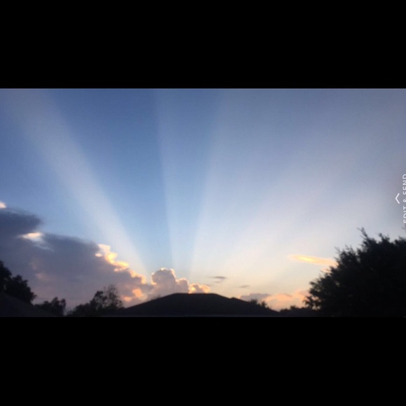 Profile Picture of Anniella Diniz (@adiniz_reyes) on Poshmark