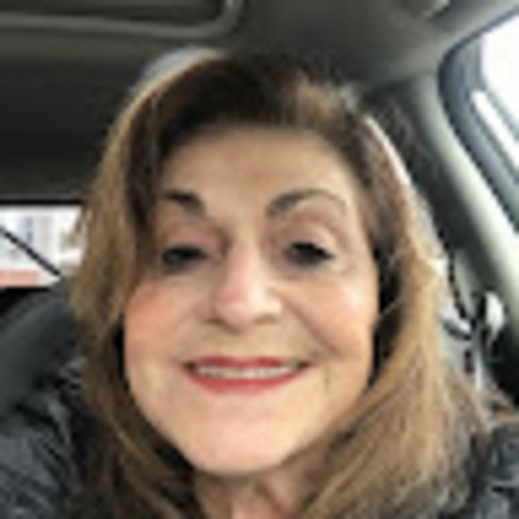 Profile Picture of Beverly Schneider (@bevschneidr1) on Poshmark