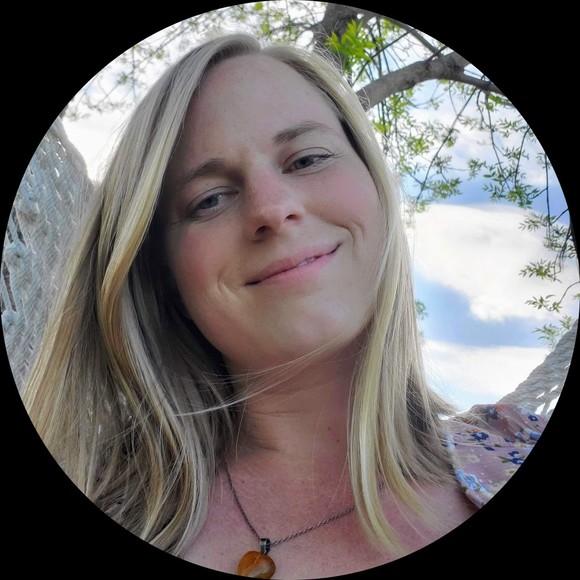 Profile Picture of Beth Singleton (@bethg33) on Poshmark