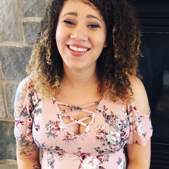 Profile Picture of Sonja Summerfield (@sonjafield9) on Poshmark