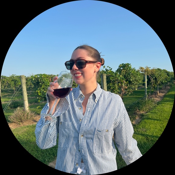 Profile Picture of Sunnie Kragel (@sunniekra) on Poshmark