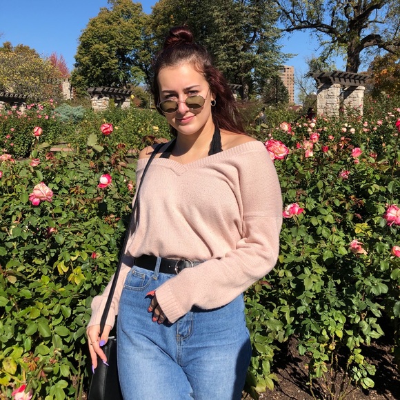 Profile Picture of Hattie Haerr (@h_haerr01) on Poshmark