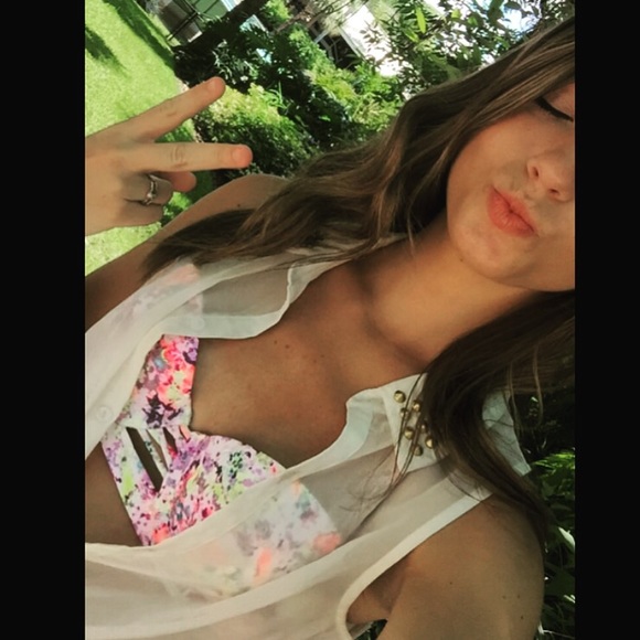 Profile Picture of Liza Calleo (@lizacalleo) on Poshmark