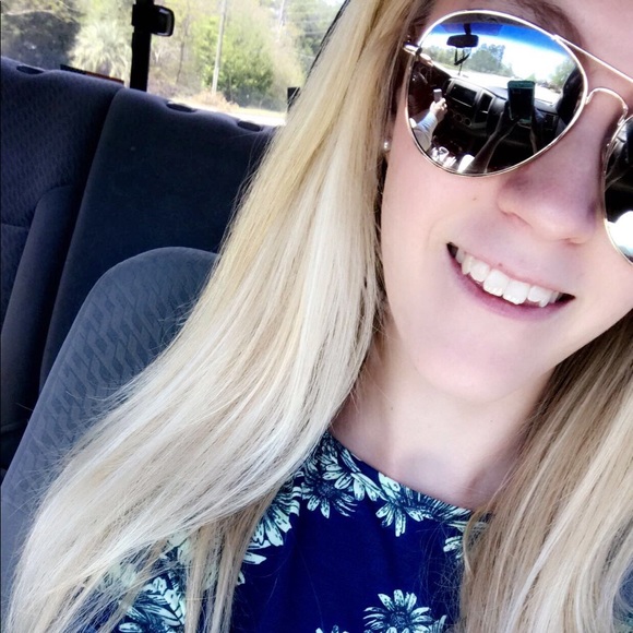 Profile Picture of Kailea Quaid (@kaileam) on Poshmark