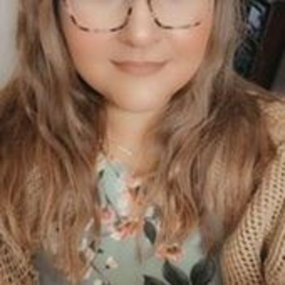 Profile Picture of Gab Ivaniszyn (@gii92) on Poshmark