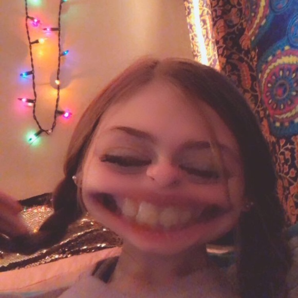 Profile Picture of Katelyn Humphrey (@katelynkae) on Poshmark